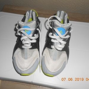 NIKE HUARACHE SNEAKERS - BOY OR GIRL